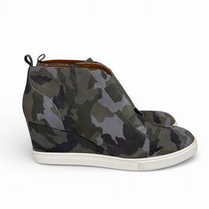 Linea Paolo Felicia Camo Wedge SZ 10